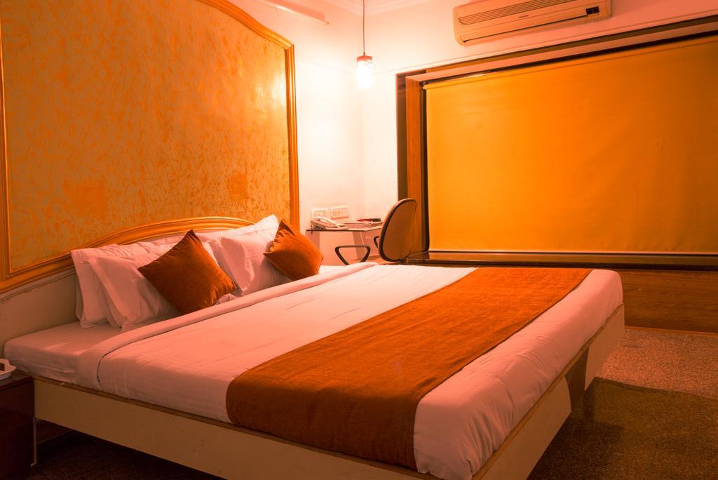 Oyo Apartments Powai Lake View Mumbai Room photo