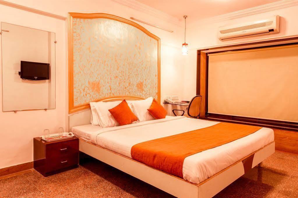 Oyo Apartments Powai Lake View Mumbai Exterior photo