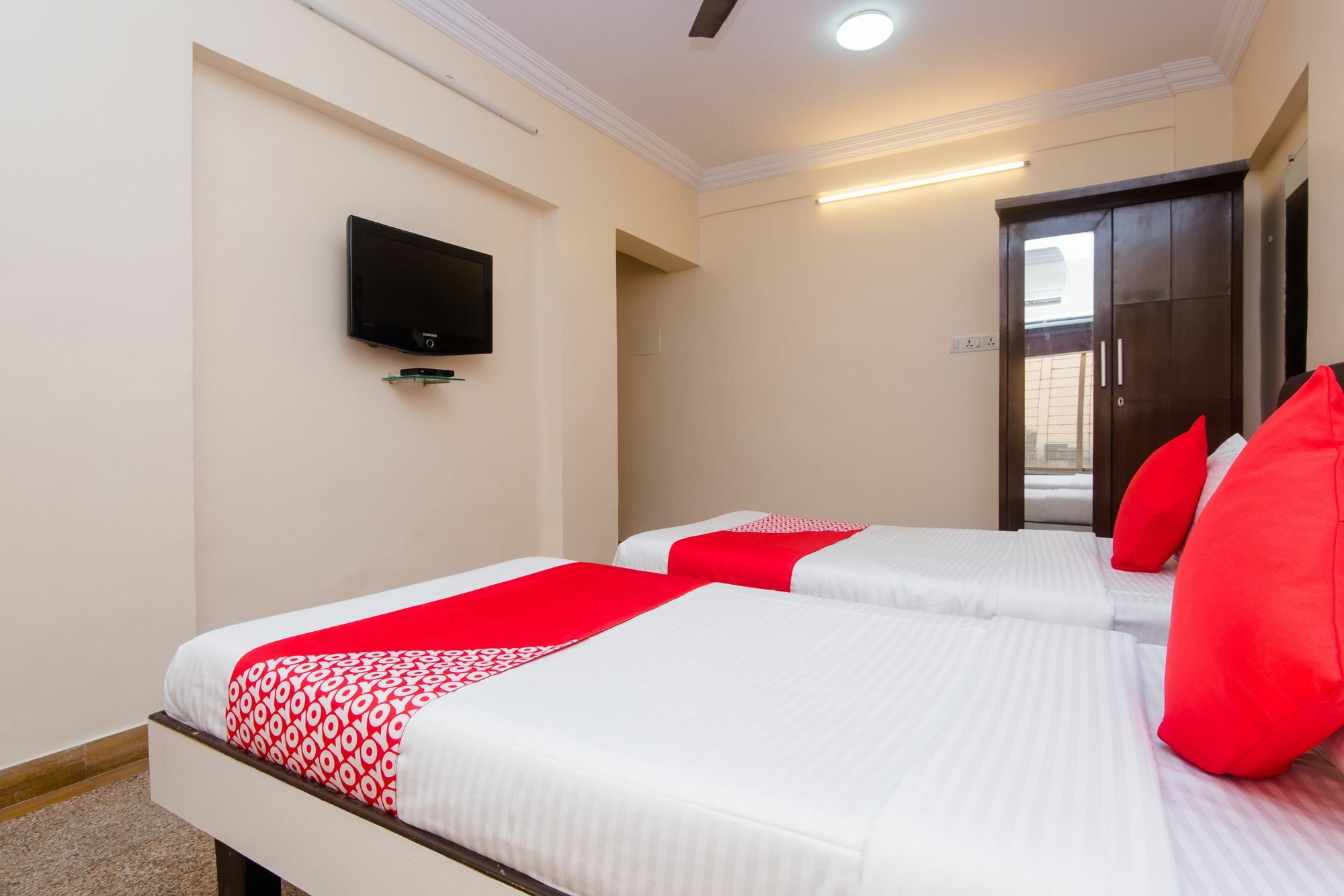 Oyo Apartments Powai Lake View Mumbai Exterior photo
