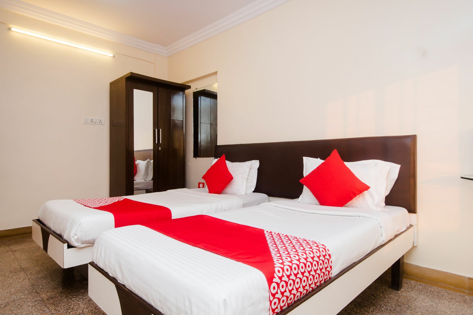 Oyo Apartments Powai Lake View Mumbai Exterior photo