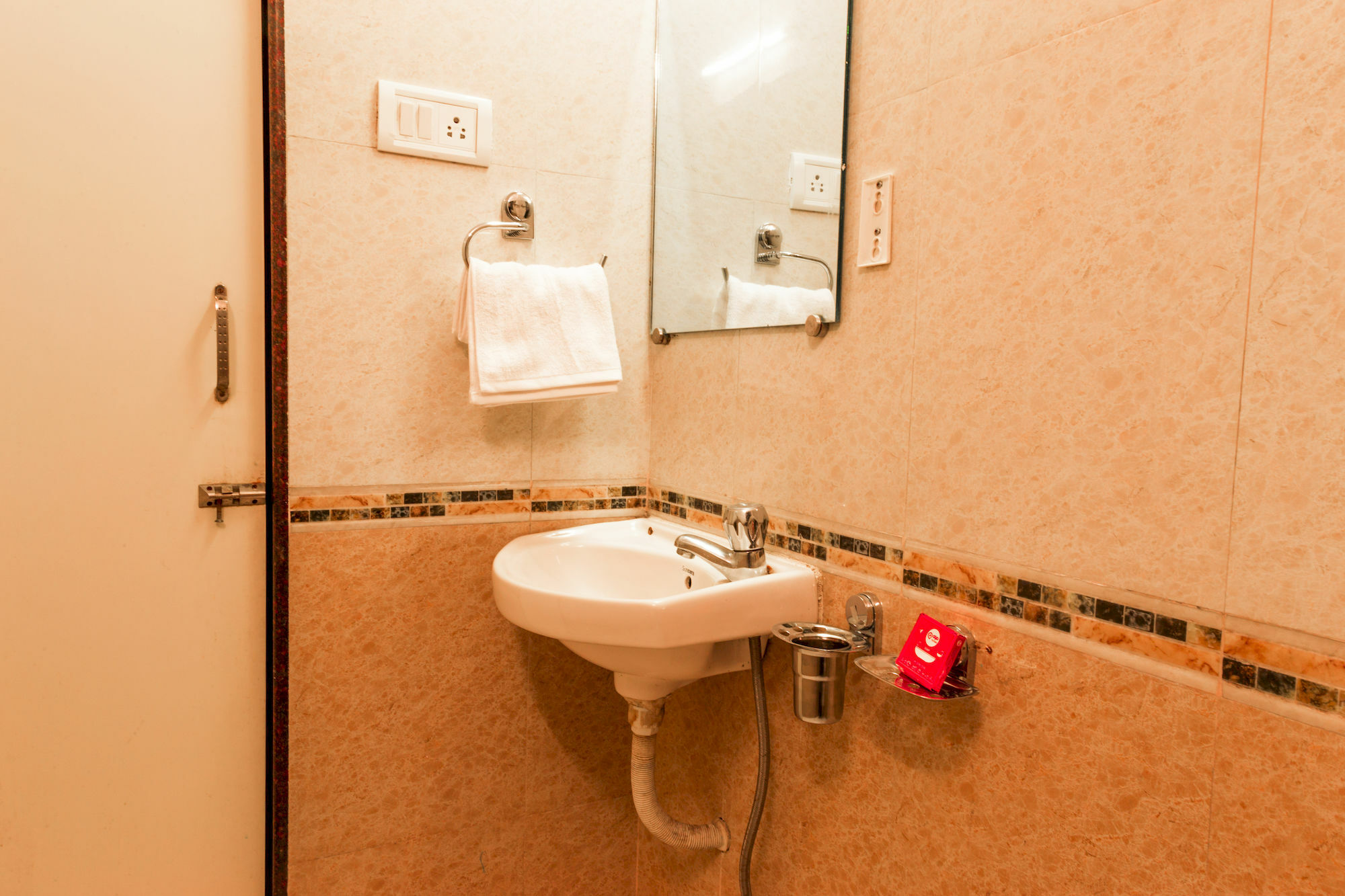 Oyo Apartments Powai Lake View Mumbai Exterior photo